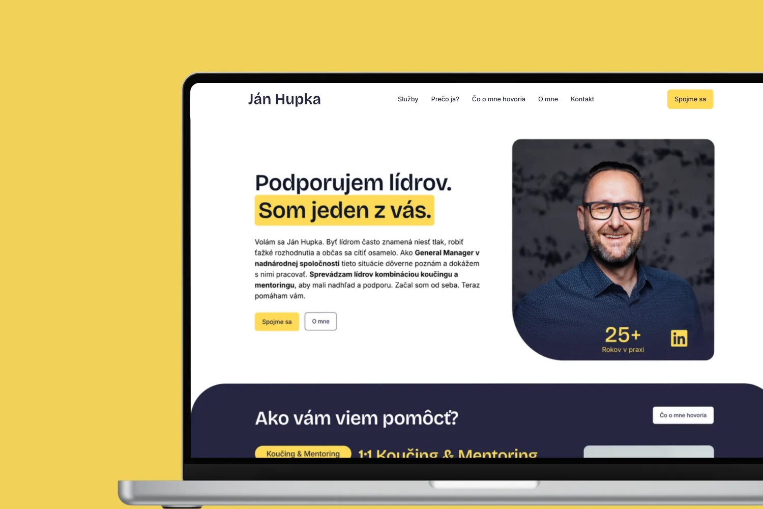 Web janhupka.com na notebooku, hero s headline „Podporujem lídrov. Som jeden z vás.“ na žltom pozadí