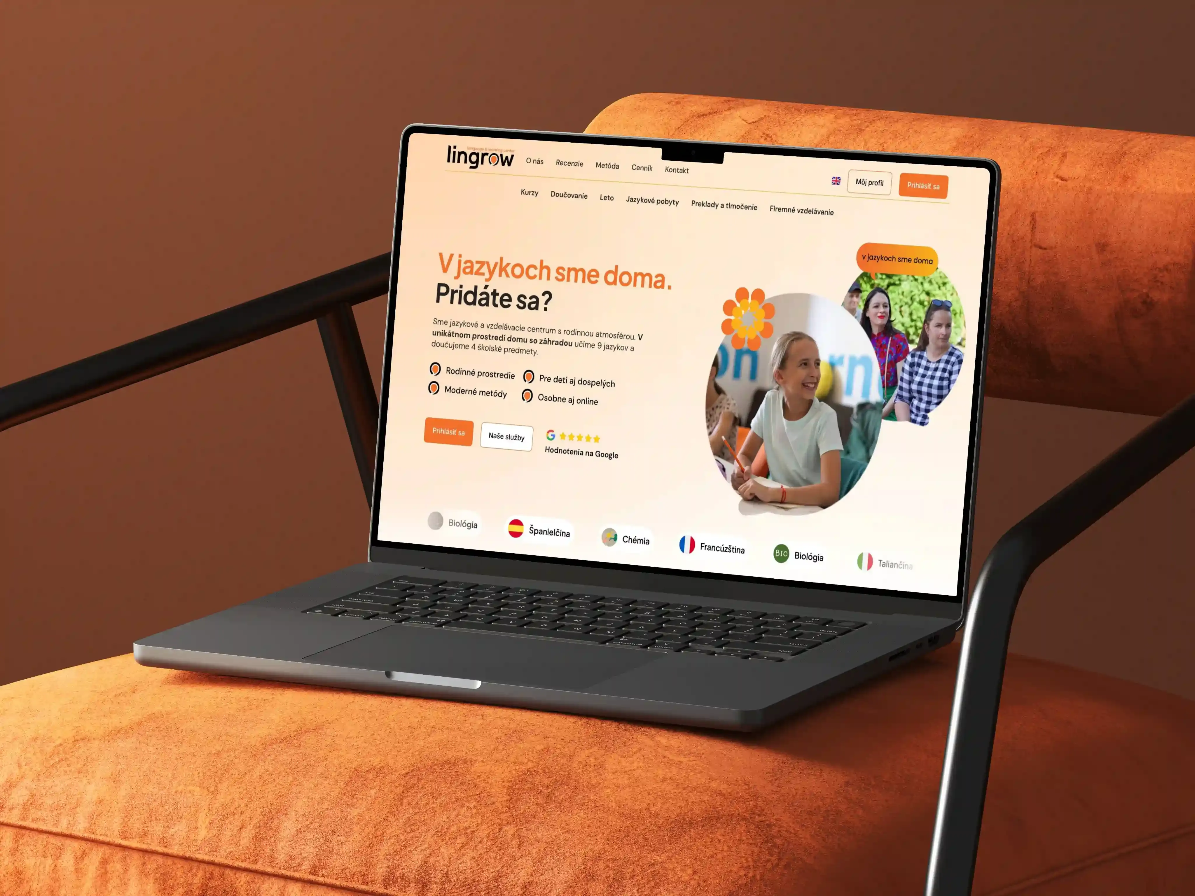 Web lingrow.sk, jazyková škola, oranžový hero s fotkami študentov